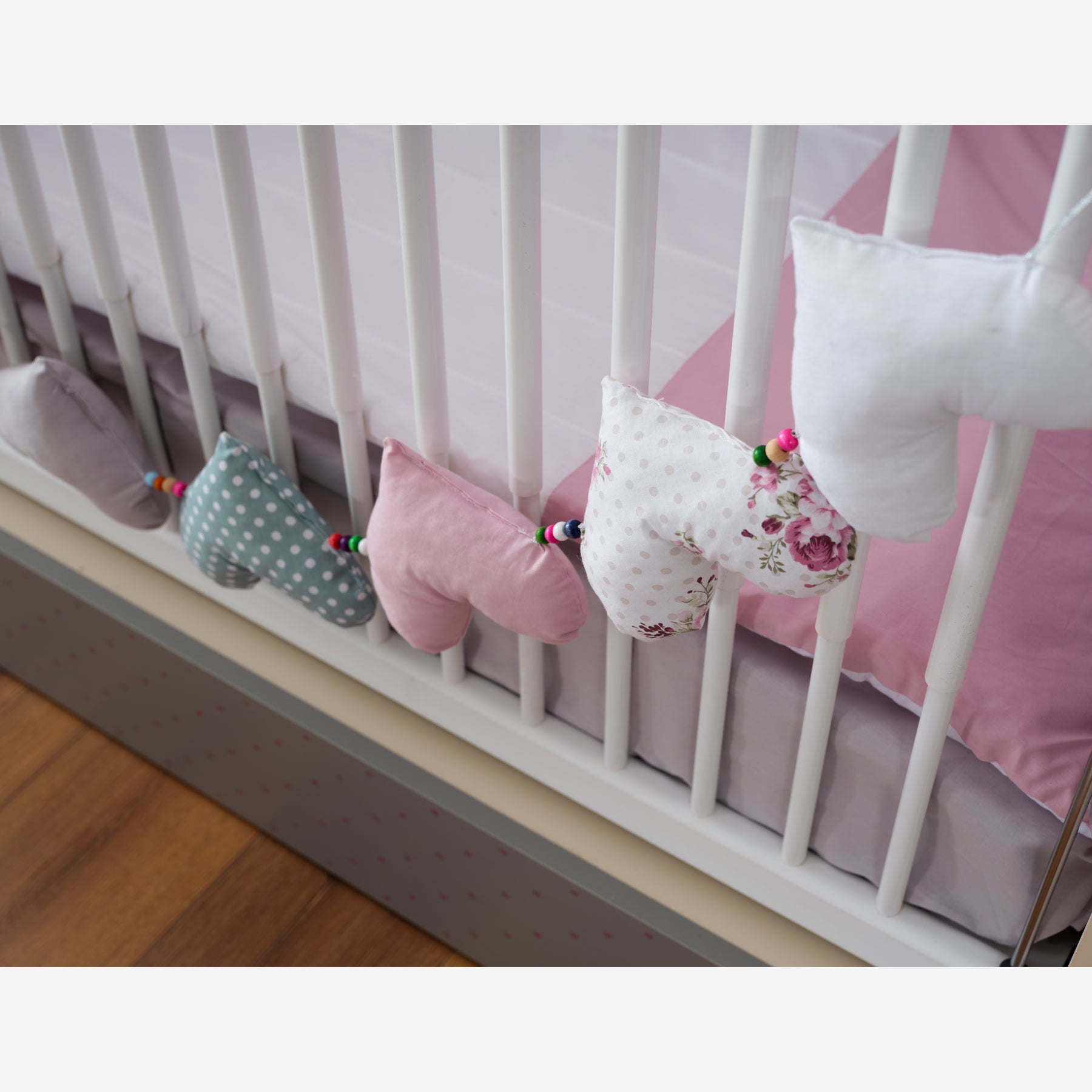 Juliet Babyzimmer Mitwachsendes Babybett mit Ausziehbett und Wickelkommode
