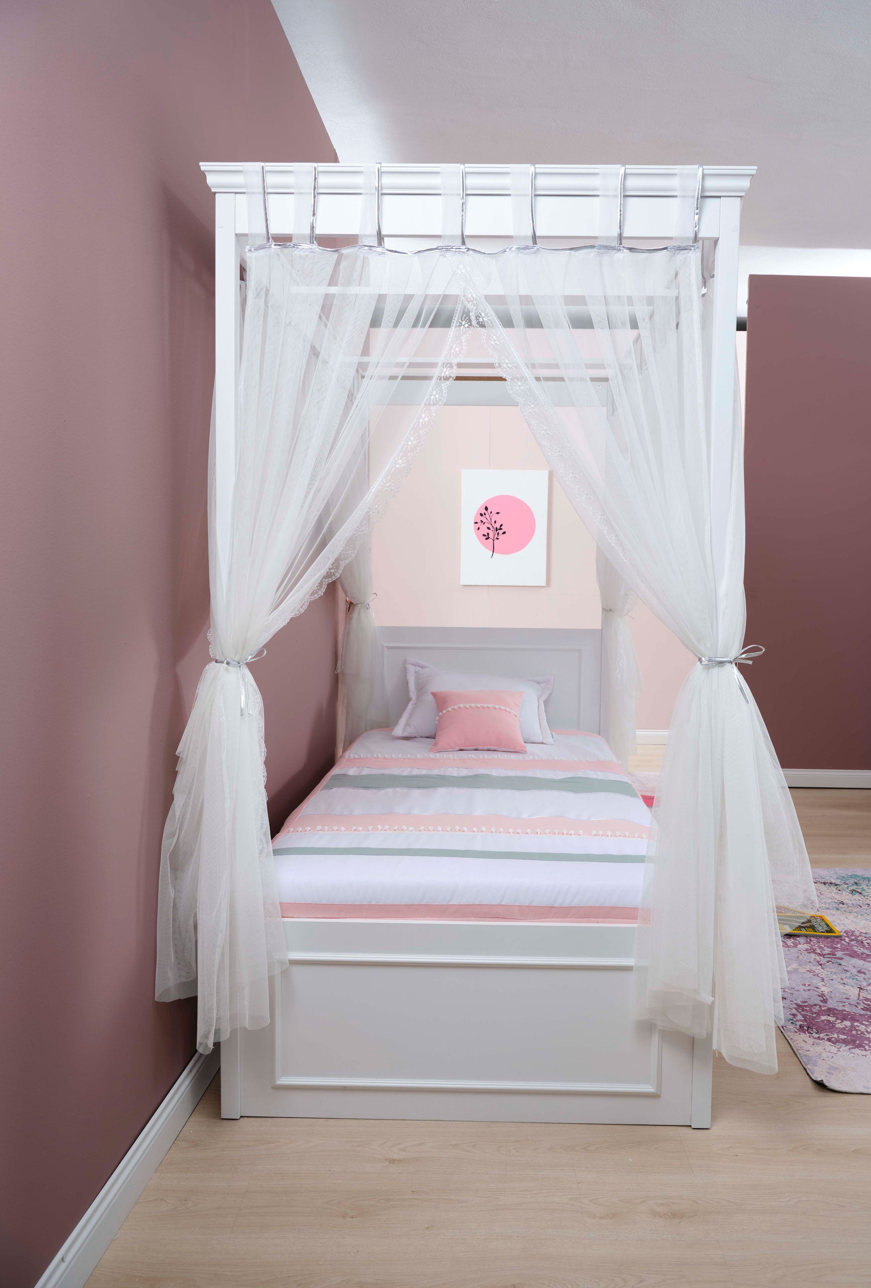 Reyna Jugendzimmer Komplett Set mit Himmelbett mit Tüll Kommode mit Spiegel und Ausziehbett